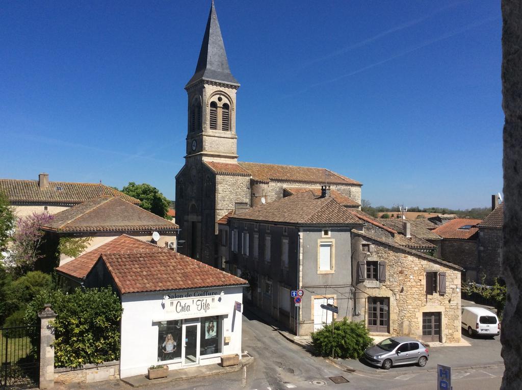 Logis Hotels- Auberge De La Tour - Hotel Et Restaurant Sauzet  Eksteriør bilde